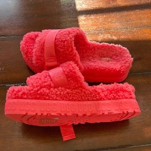 Ugg Flufflite slippers. Worn once inside. Hot pink size 8